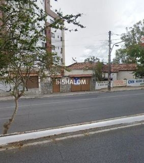 Vende-se casa para ponto comercial na Av Floriano Peixoto