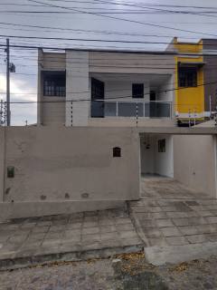 Duplex no bairro do centenário.
