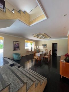 Casa Triplex com 23 quartos (23 suítes), 8 vagas de garagem, Deck, Piscina, Churrasqueira, Casa de esquina com duas frentes, 1.800m² (Terreno - 1.089m² - 33x33), R$ 2.300.000,00 - a poucos metros a Av. Dos Expedicionários - Parreão - Fortaleza/CE