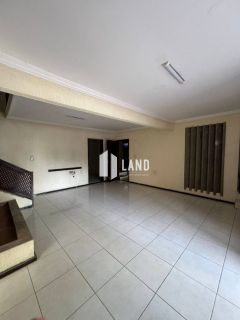 Casa Triplex com 23 quartos (23 suítes), 8 vagas de garagem, Deck, Piscina, Churrasqueira, Casa de esquina com duas frentes, 1.800m² (Terreno - 1.089m² - 33x33), R$ 2.300.000,00 - a poucos metros a Av. Dos Expedicionários - Parreão - Fortaleza/CE