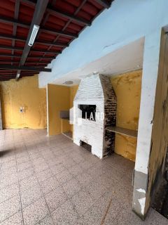 Casa Triplex com 23 quartos (23 suítes), 8 vagas de garagem, Deck, Piscina, Churrasqueira, Casa de esquina com duas frentes, 1.800m² (Terreno - 1.089m² - 33x33), R$ 2.300.000,00 - a poucos metros a Av. Dos Expedicionários - Parreão - Fortaleza/CE