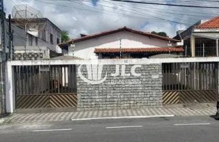 Casa no Bairro São José (Rua Zaqueu Brandão)