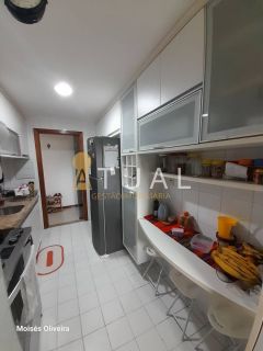 Apartamento com 3 quartos sendo uma suíte no Costa Azul