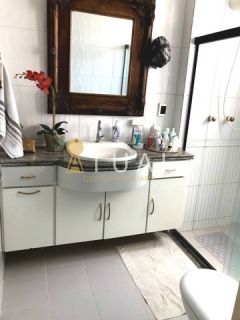 Apartamento para vender com 4 quartos, sendo uma suíte no Itaigara