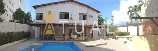 Casa para vender com 5 quartos sendo 3 suítes no Costa Azul