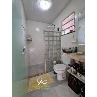 Casa Térrea 250m², 2/4, 01 suíte, salas estar e jantar, varandão, WC social, cozinha, área de serviço, 2 vagas de garagem.