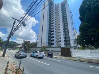 Vende-se apartamento nos Aflitos.