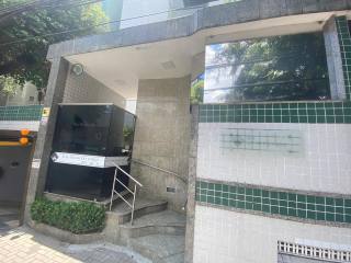 Vende-se apartamento nos Aflitos.