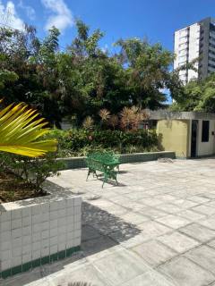 Vende-se apartamento nos Aflitos.