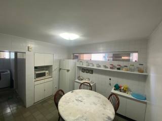 Vende-se apartamento nos Aflitos.