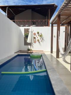 Casa c/primeiro andar, c/3 quartos suítes, piscina privativa, em cond., Praia dos Carneiros