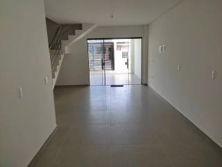 Sobrado Para Vender com 3 quartos 1 suítes no Residencial Otto bairro Itacolomi em Balneário Piçarras