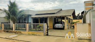 Casa Para Vender com Piscina 2 quartos sendo1 suítes no bairro Armação em Penha