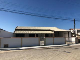 Casa Para Vender com piscina e 3 quartos no bairro Nossa Senhora de Fatima em Penha