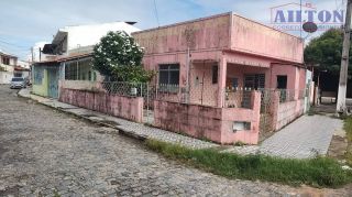 VENDE-SE 2 CASAS DE ESQUINA NO BAIRRO GRAGERU