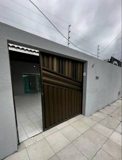 Casa com Piscina na Aruana