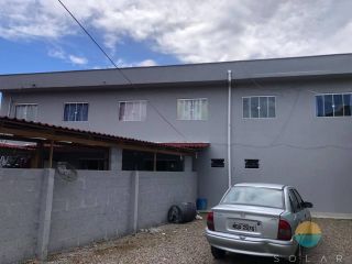 Casa e kitnets, com espaço externo para estacionamento à venda em Armação Penha - SC. Ref. 105