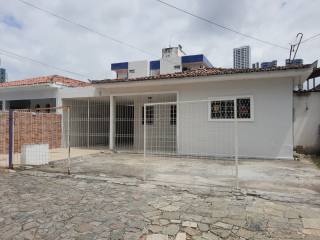 Casa Para Alugar com 3 quartos 1 suíte no bairro Manaíra em João Pessoa