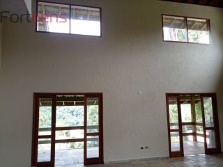 Casa de Condomínio Para Alugar com 3 quartos no bairro Cumbari em Mairiporã