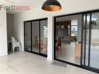 Casa de Condomínio Para Vender com 3 quartos 1 suítes no bairro Nova Caieiras em Caieiras