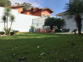 Casa de Condomínio Para Vender com 6 quartos 4 suítes no bairro Caraguatá em Mairiporã