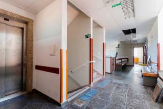 Prédio para alugar, são três andares com elevador, regularizado com AVCB  910 m² por R$ 35.000/mês - Região Central - Caieiras/SP