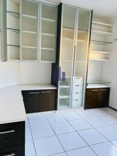 CR-Casa de Condomínio Para Alugar com 4 quartos 2 suítes no bairro Calhau em São Luís