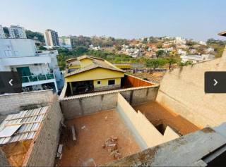 Casa Para Vender com 03 quartos 01 suítes no bairro Cabral em Contagem