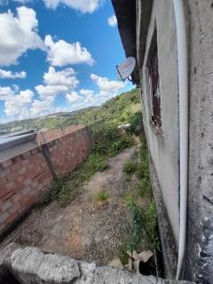 Casa Para Vender com 03 quartos no bairro Petrolina em Ibirité