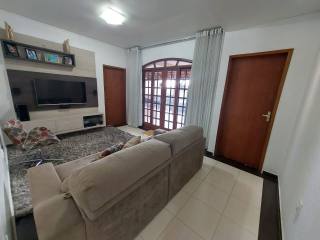 Casa Para Vender com 05 quartos e 01 suíte no bairro Jardim Teresópolis em Betim