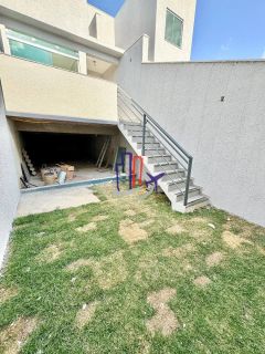 Casa Para Vender com 03 quartos 01 suítes no bairro Xangri-lá em Contagem