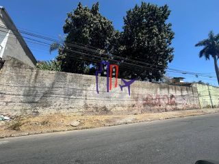 Casa Para Vender com 06 quartos 03 suítes no bairro Centro em Contagem