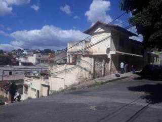 Casa Para Vender com 02 quartos no bairro em Belo Horizonte