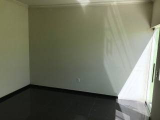 Casa Para Vender com 03 quartos e 01 suíte no bairro Tropical em Contagem