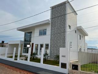 CASA PARA VENDA NO CENTRO DE PALHOÇA