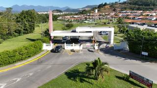 CASA EM CONDOMÍNIO FECHADO PARA VENDA