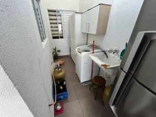 Casa em condomínio fechado-semi mobiliada