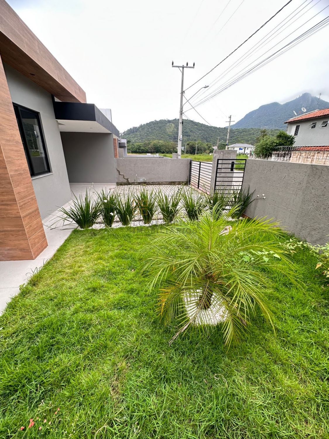 Casa Geminada Para Vender com 3 quartos 1 suítes no bairro Sertão do Maruim em São José