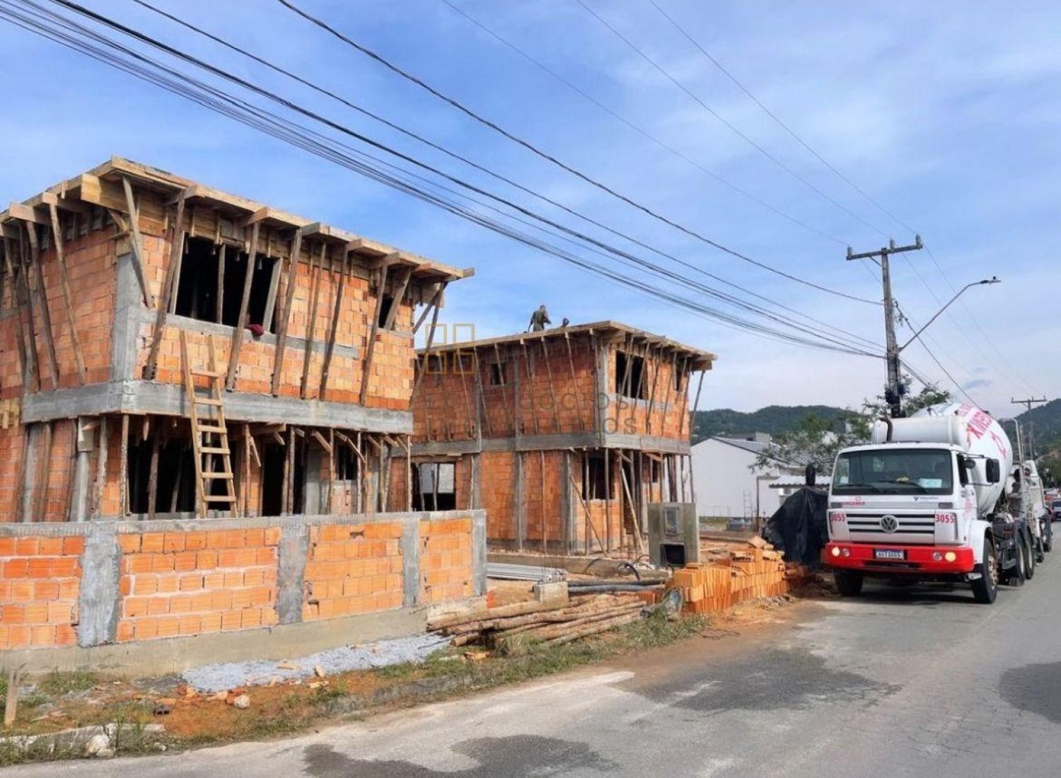 Sobrado Para Vender com 3 quartos 1 suítes no bairro Bela Vista em Palhoça