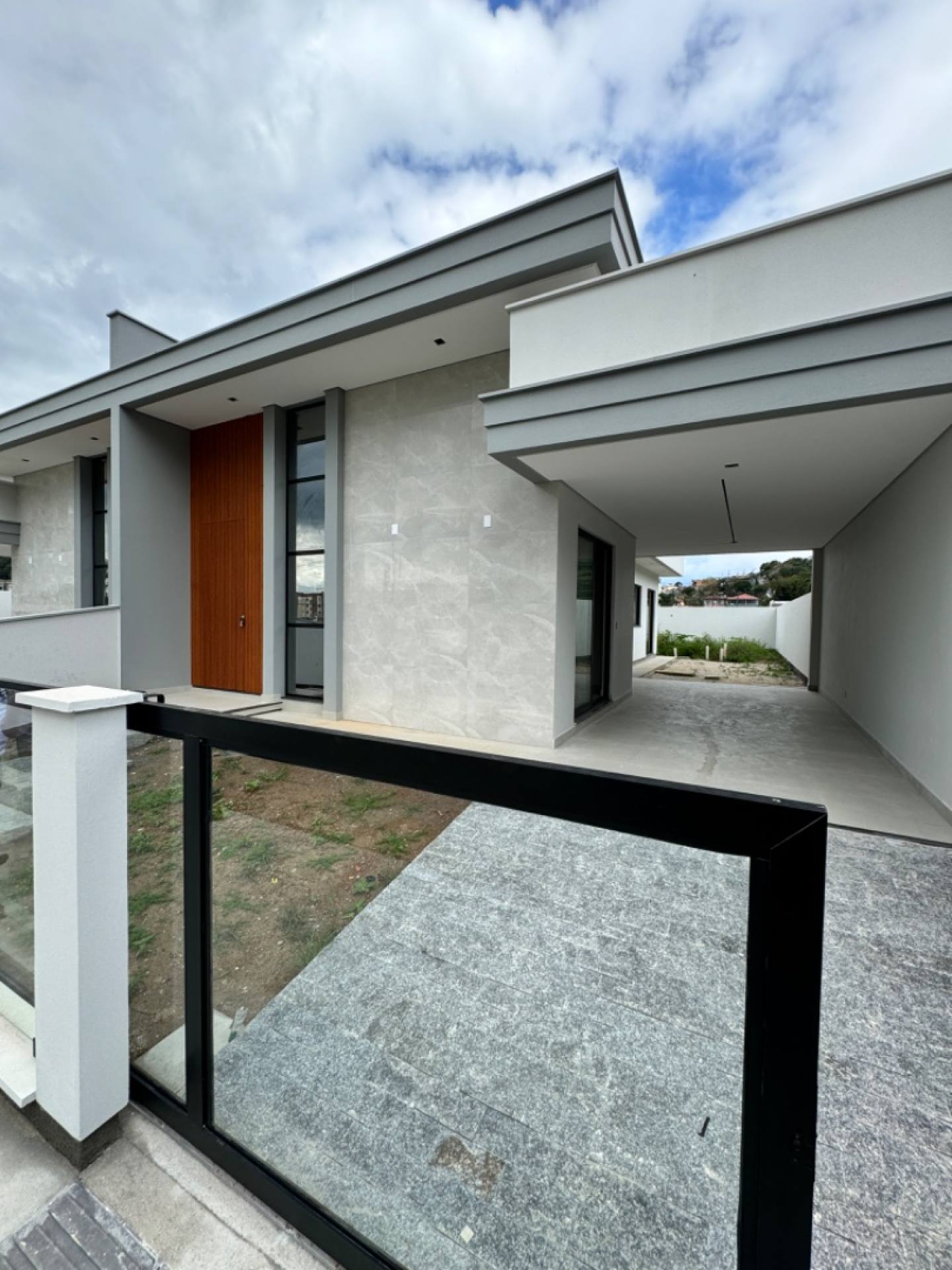 Casa Geminada Para Vender com 3 quartos 1 suítes no bairro Bom Viver em Biguaçu