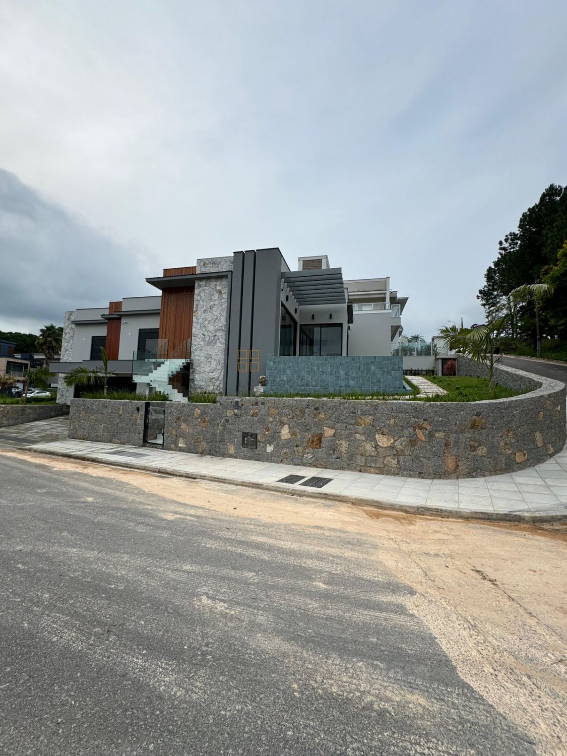 Casa Para Vender com 3 quartos 3 suítes no bairro Pedra Branca em Palhoça