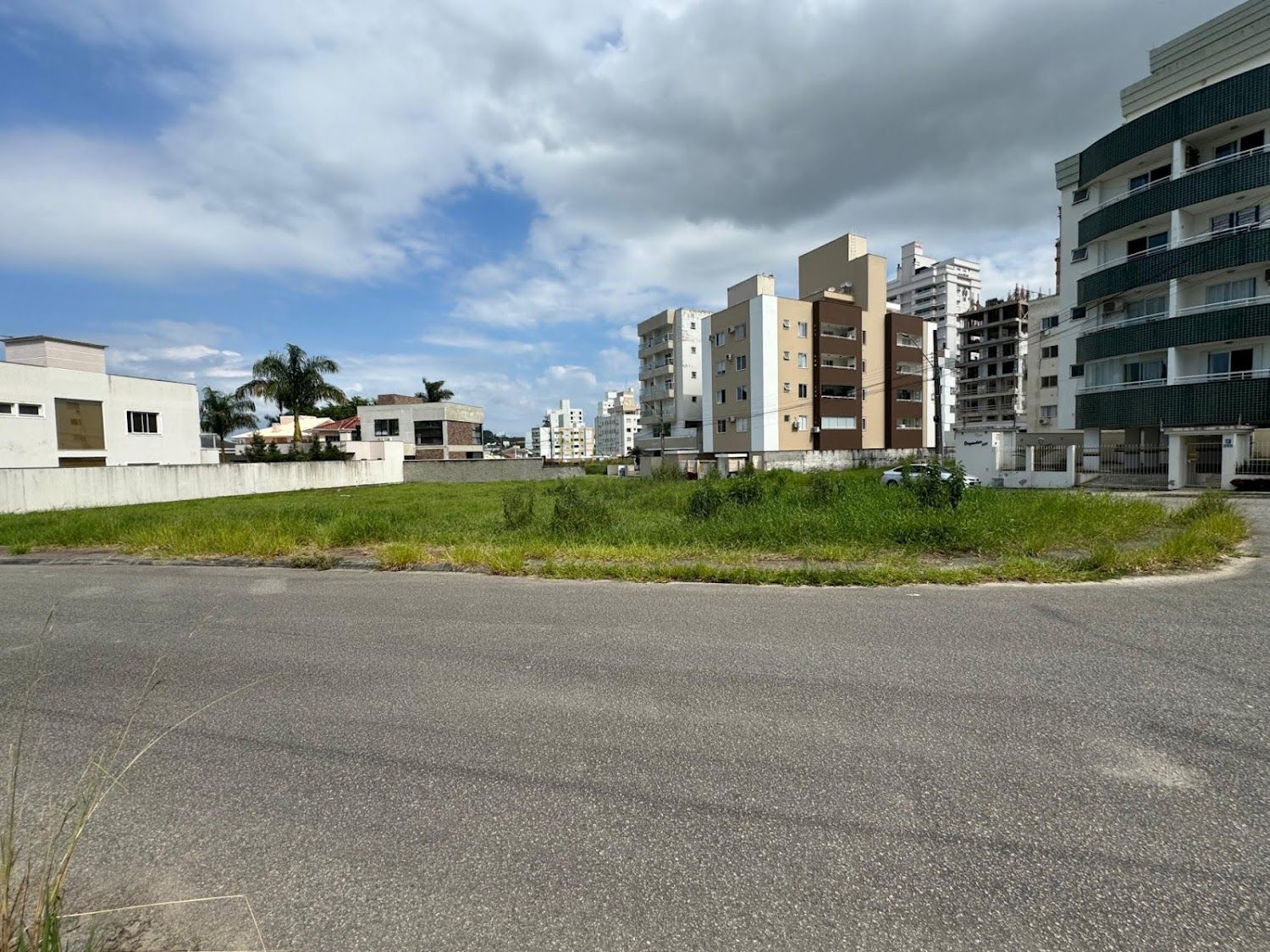 Lote / Terreno de Bairro Para Vender no bairro Pedra Branca em Palhoça