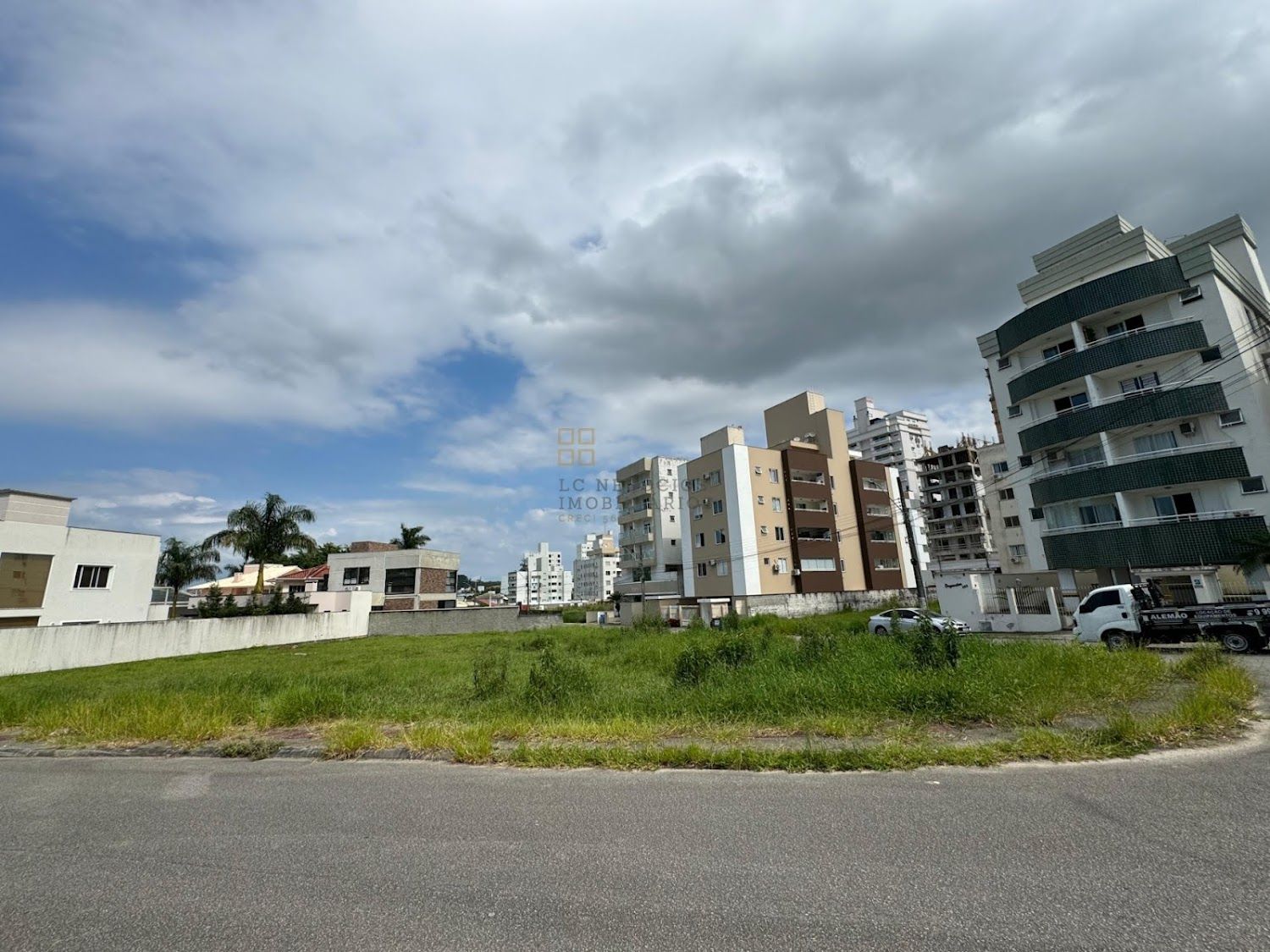 Lote / Terreno de Bairro Para Vender no bairro Pedra Branca em Palhoça