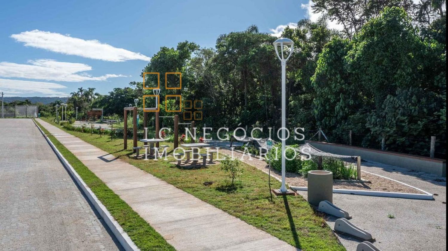 Lote / Terreno de Bairro Para Vender no bairro Forquilhinhas em São José