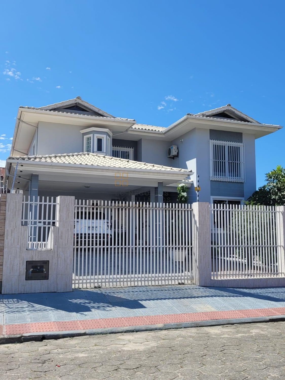 Casa Para Vender com 3 quartos 1 suítes no bairro Centro em Palhoça