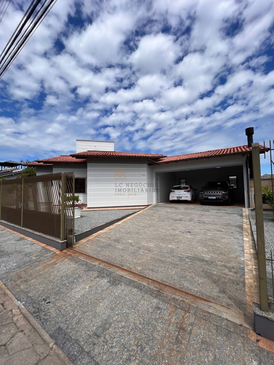 Casa Para Vender com 3 quartos 1 suítes no bairro Aririu em Palhoça