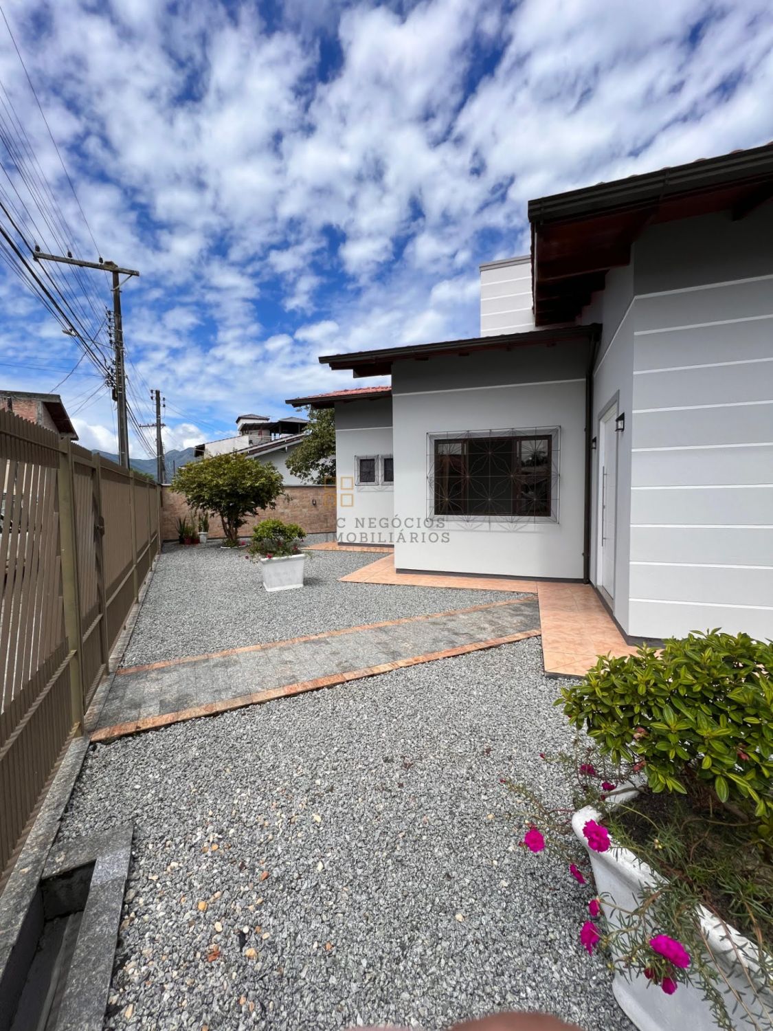 Casa Para Vender com 3 quartos 1 suítes no bairro Aririu em Palhoça