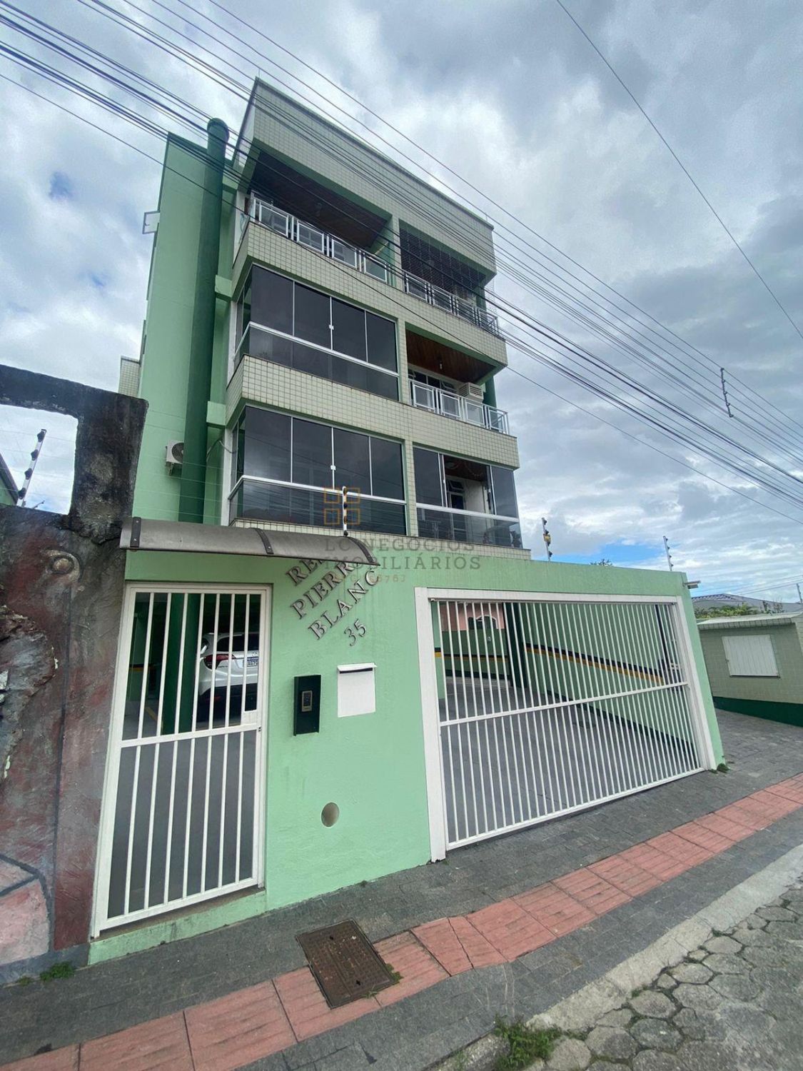 Apartamento Para Vender com 2 quartos 1 suítes no bairro Flor de Nápolis em São José