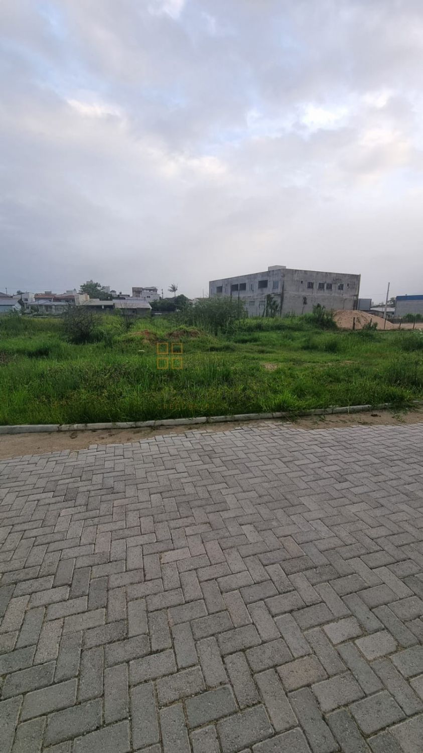 Lote / Terreno de Bairro Para Vender no bairro Aririu em Palhoça