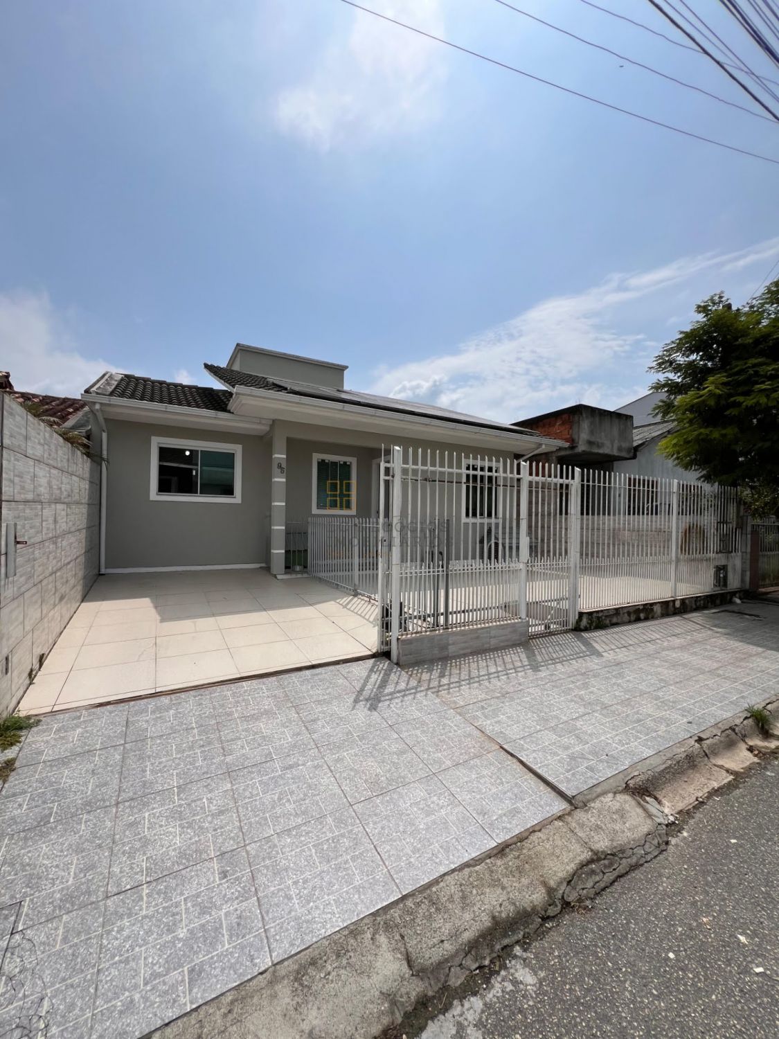 Casa Para Vender com 3 quartos 1 suítes no bairro Madri em Palhoça